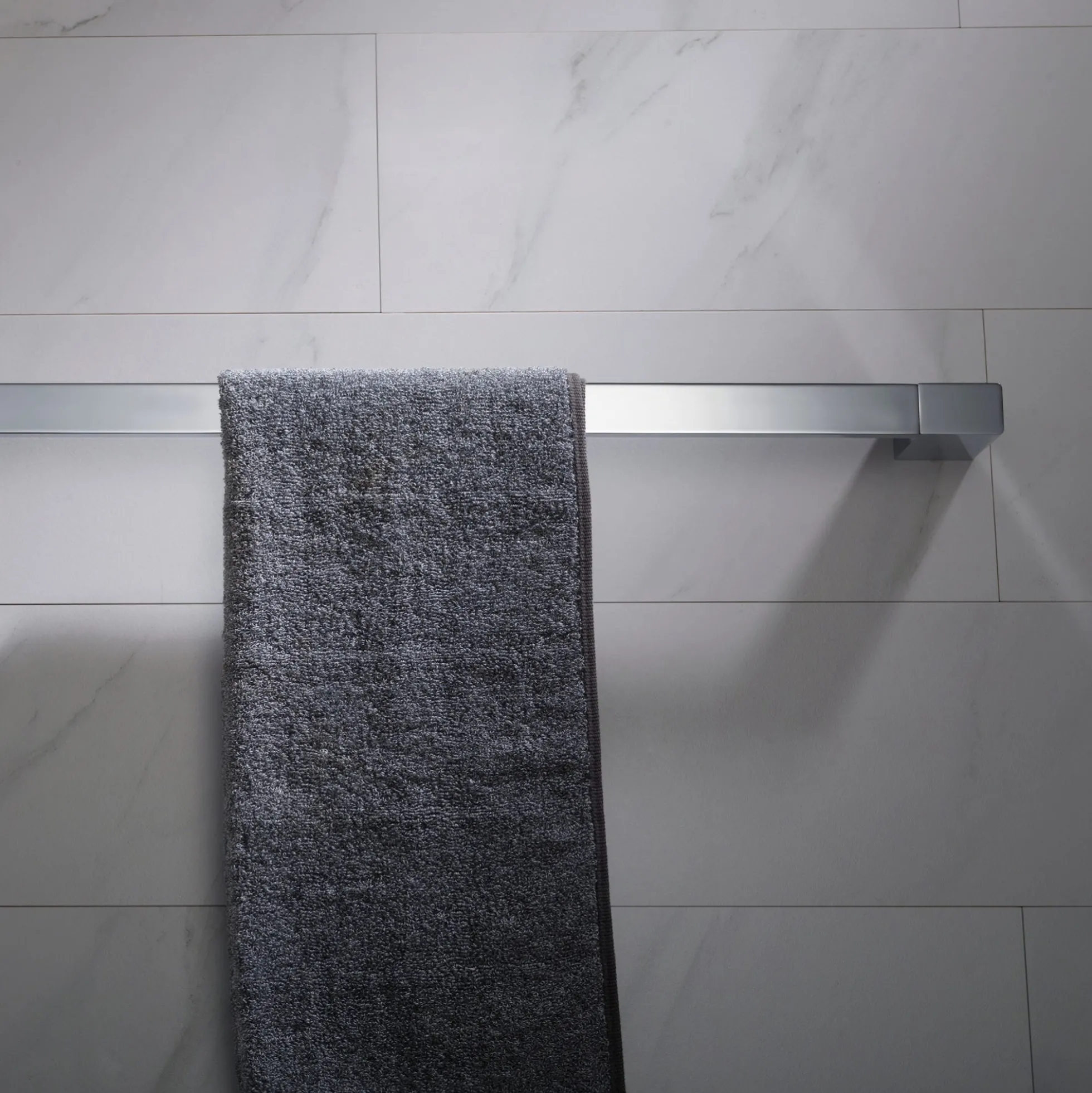 24" Bathroom Towel Bar in Chrome
