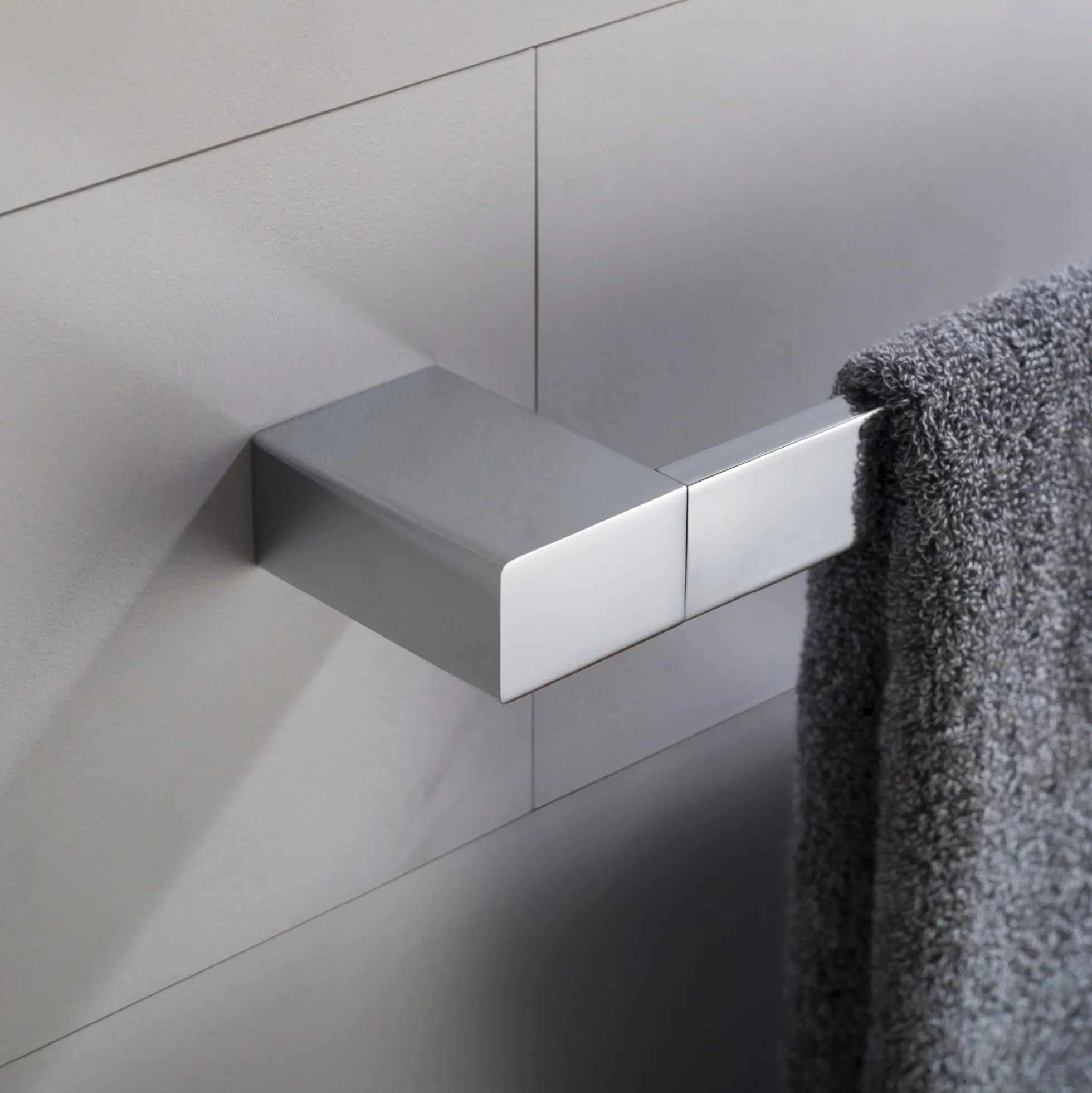 24" Bathroom Towel Bar in Chrome