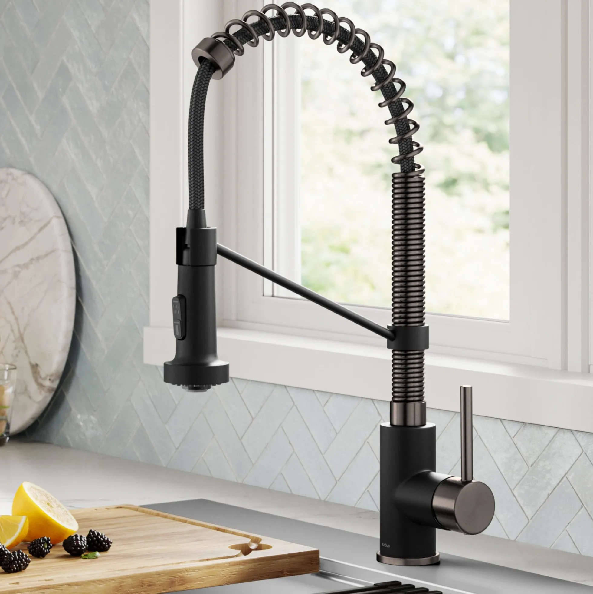 Commercial Style 2-Function Single Handle Pull Down Kitchen Faucet in Matte Black / Black Stainless