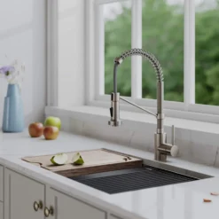 Commercial Style Pull-Down Single Handle 18