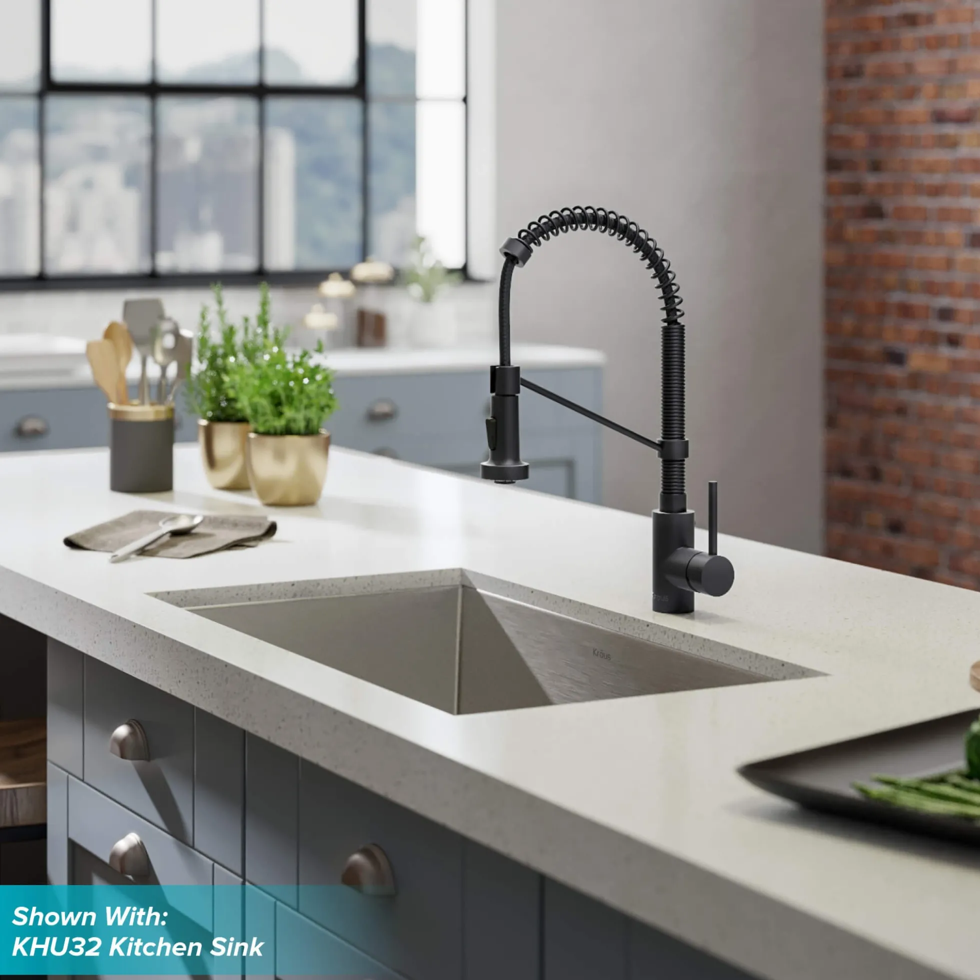 Commercial Style Pull-Down Single Handle 18" Kitchen Faucet in Matte Black with Soap Dispenser