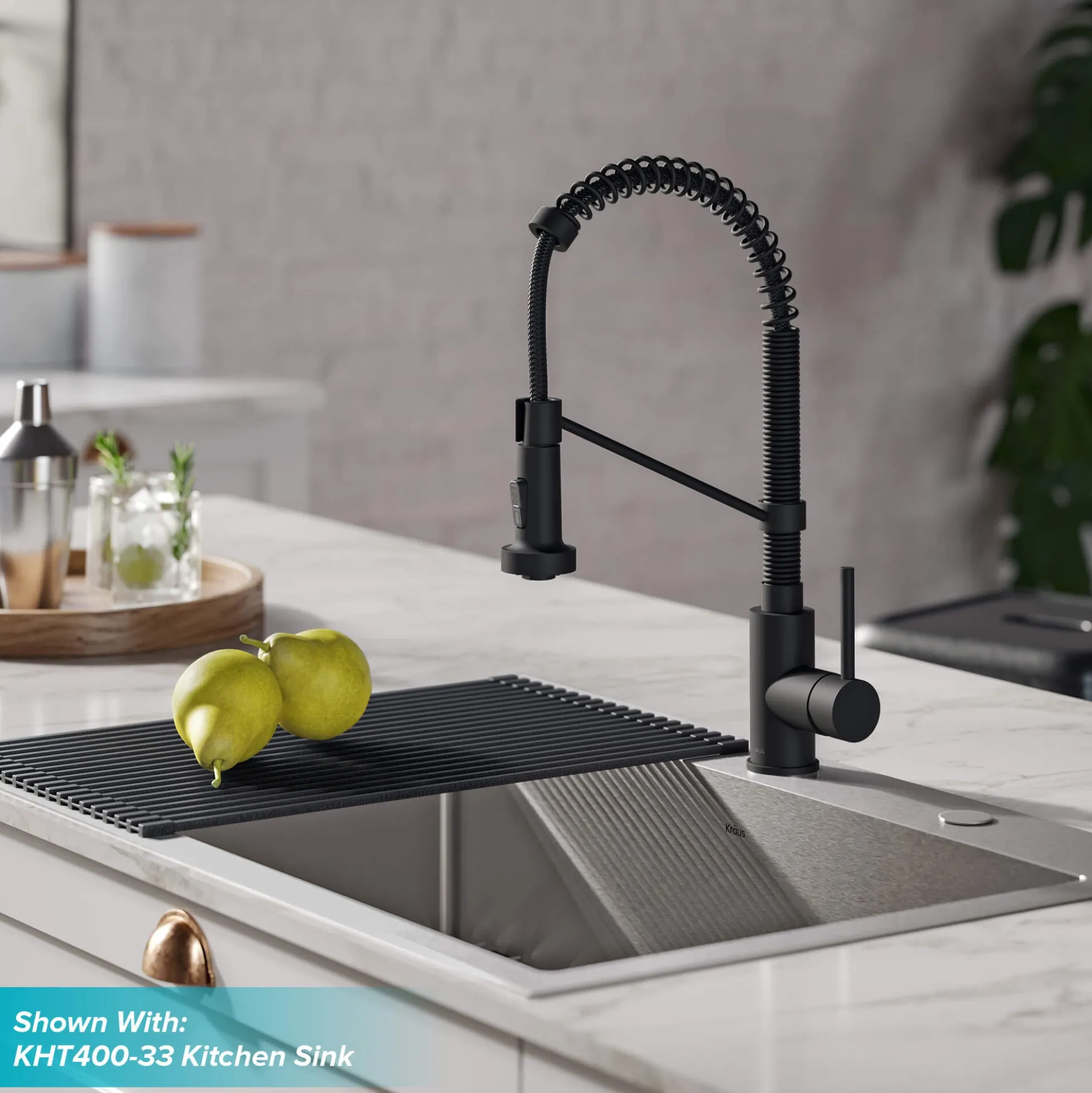 Commercial Style Pull-Down Single Handle 18" Kitchen Faucet in Matte Black with Soap Dispenser