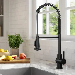 Commercial Style Single Handle Pull Down Kitchen Faucet in Matte Black
