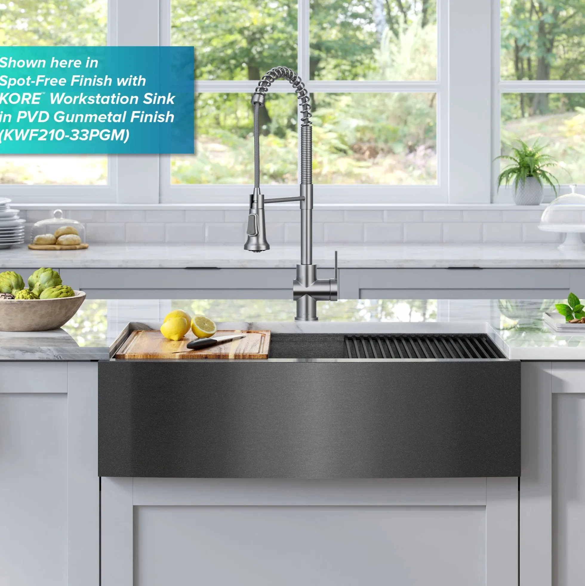 Commercial Style Single Handle Pull Down Kitchen Faucet in Matte Black
