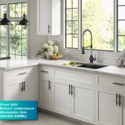 Commercial Style Single Handle Pull Down Kitchen Faucet in Spot-Free Stainless Steel/Matte Black