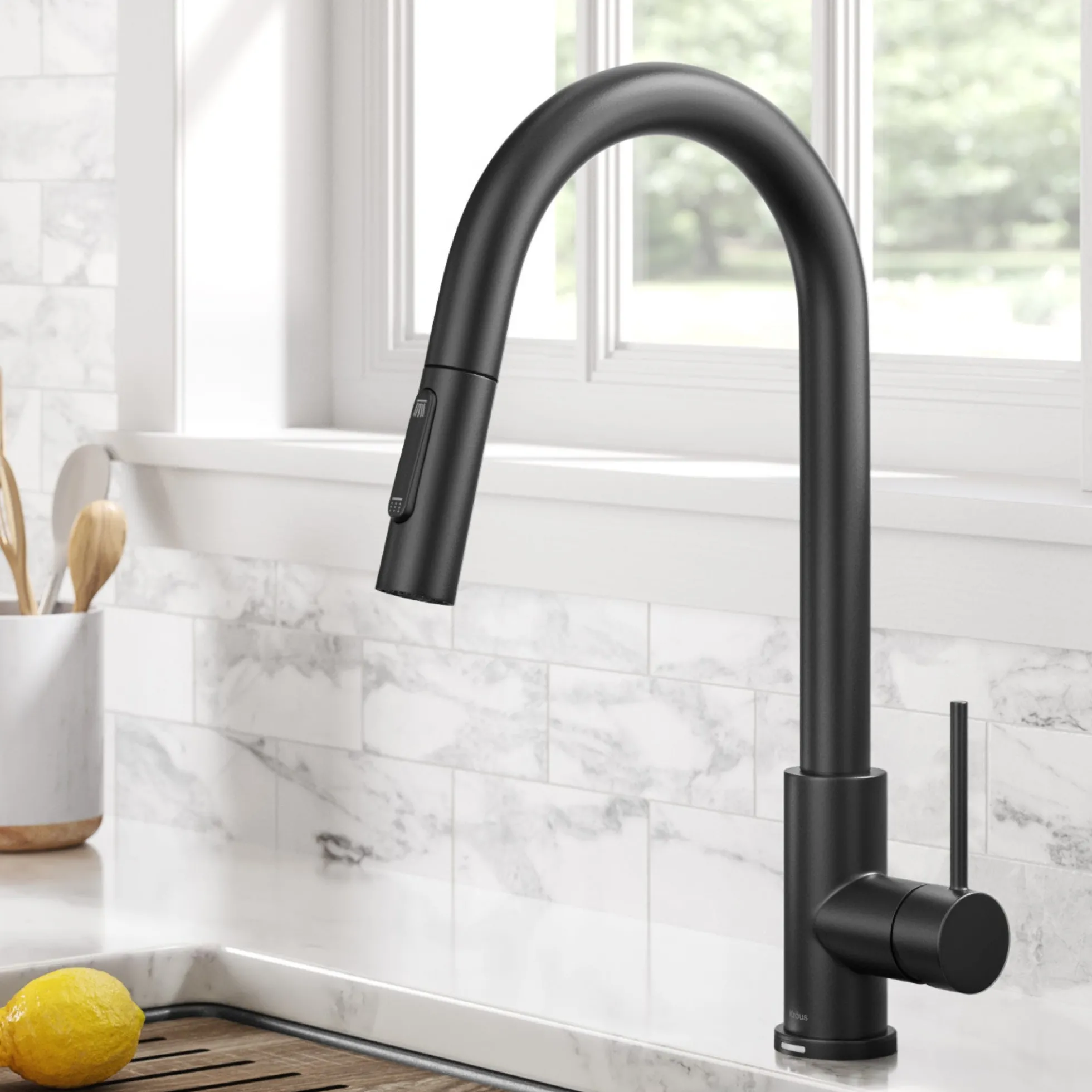 ContemporarySingle-HandleTouch KitchenSink Faucet with Pull Down Sprayer inMatte Black