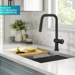 Industrial Pull-Down Single Handle Kitchen Faucet in Matte Black
