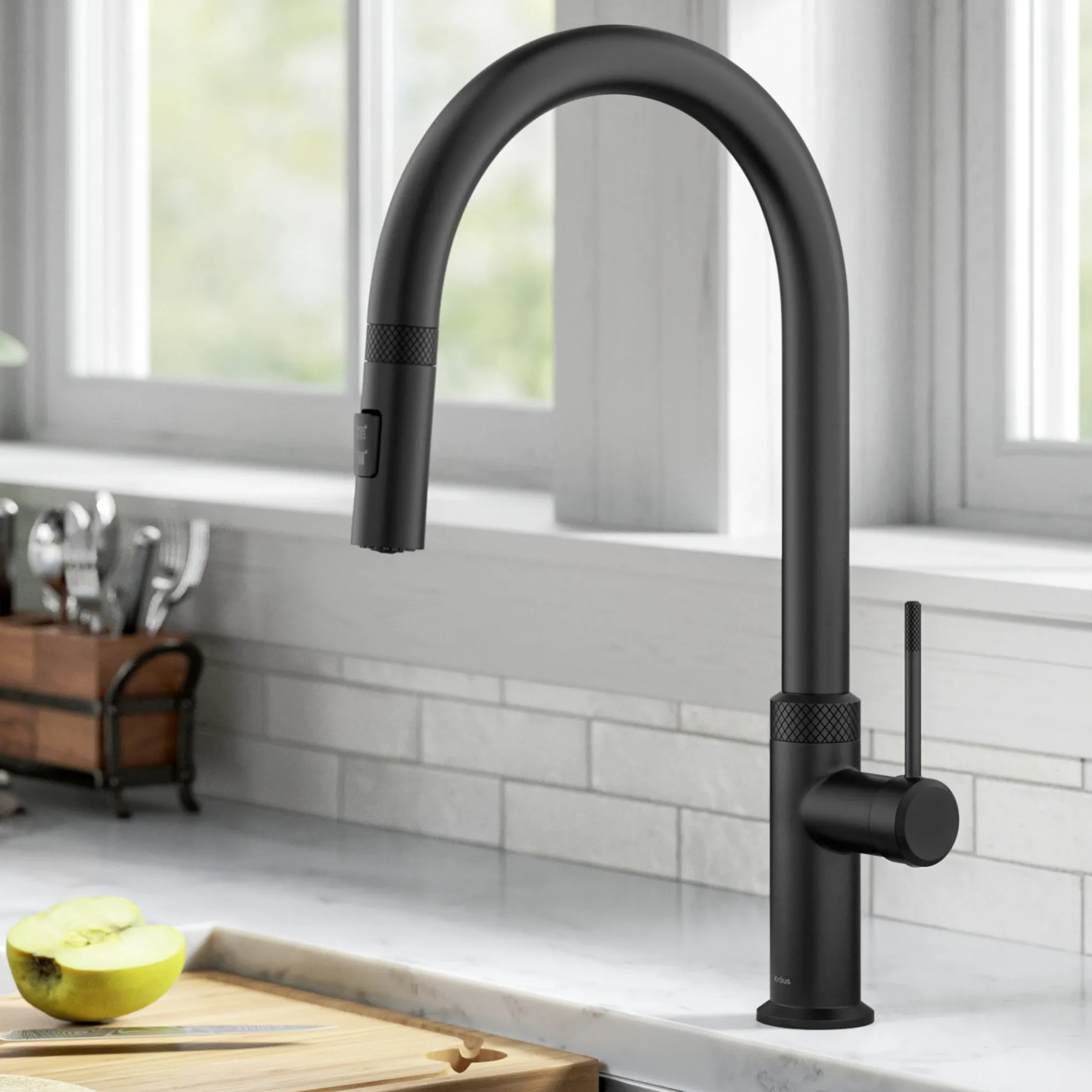 Modern Industrial Pull-Down Single Handle Kitchen Faucet in Matte Black