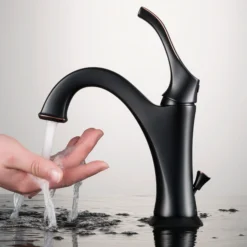 Single Handle Basin Bathroom Faucet with Lift Rod Drain and Deck Plate in Oil Rubbed Bronze
