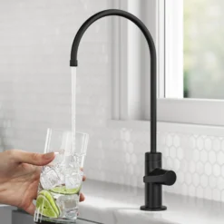 Single Handle Drinking Water Filter Faucet for Reverse Osmosis or Water Filtration System in Matte Black