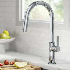 Single Handle Pull Down Kitchen Faucet in Chrome