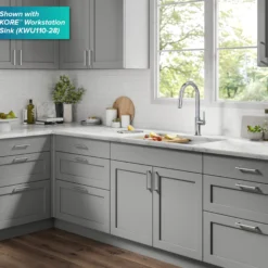 Single Handle Pull Down Kitchen Faucet in Chrome