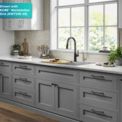 Single Handle Pull Down Kitchen Faucet in Matte Black / Spot Free Black Stainless Steel