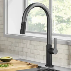 Single Handle Pull Down Kitchen Faucet in Matte Black / Spot Free Black Stainless Steel