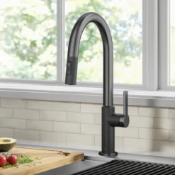 Single Handle Pull Down Kitchen Faucet in Matte Black / Spot Free Black Stainless Steel