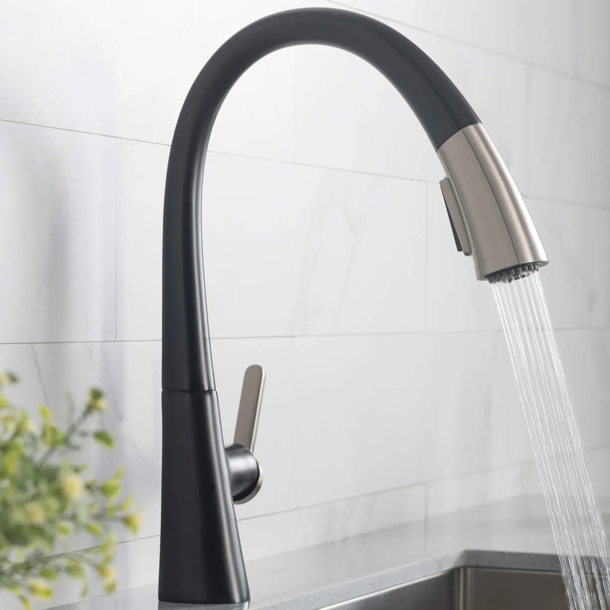 Single Handle Pull-Down Kitchen Faucet in Spot Free Stainless Steel/Matte Black