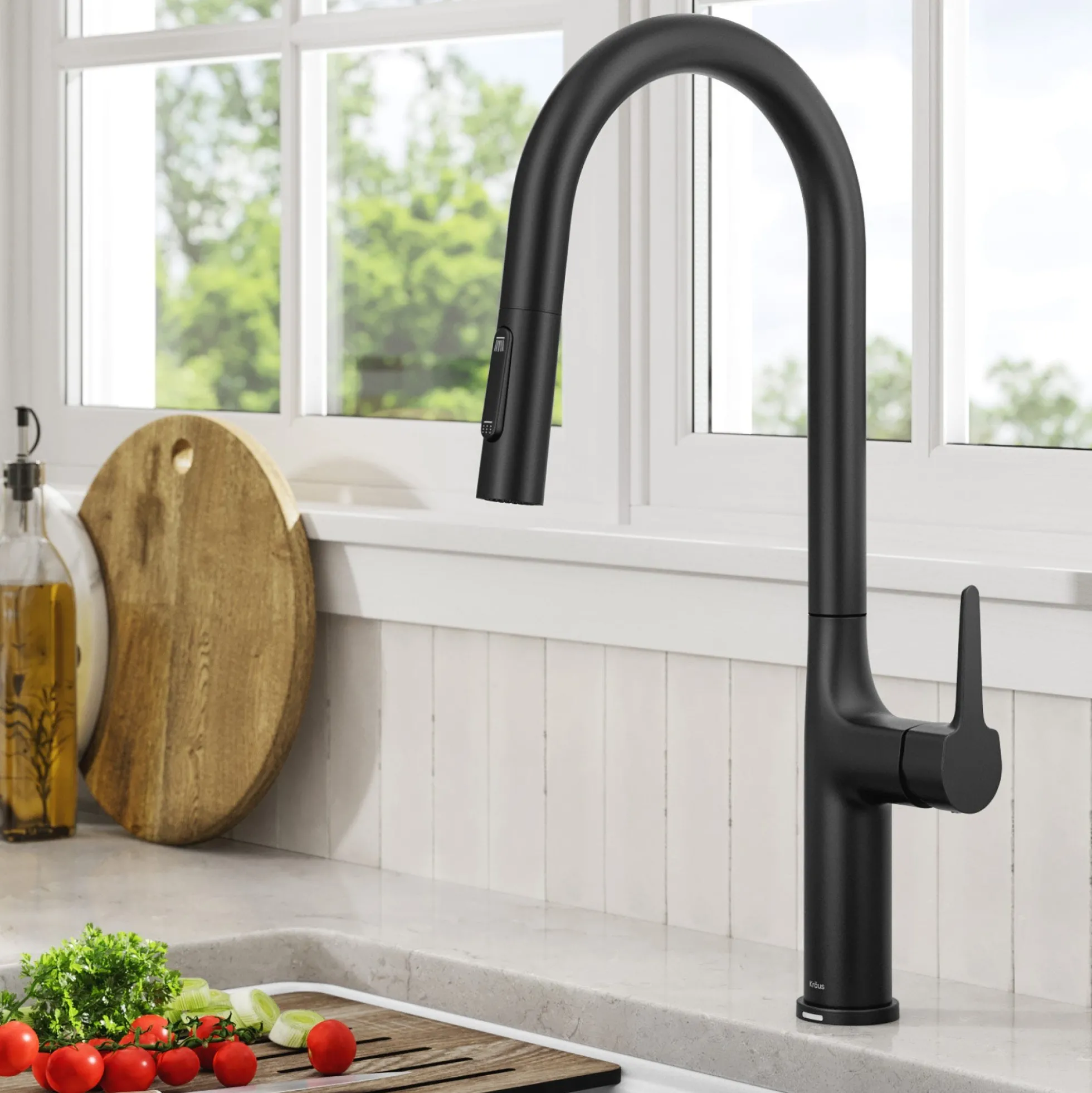 Tall ModernSingle-HandleTouch KitchenSink Faucet with Pull Down Sprayer inMatte Black