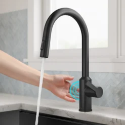 Touchless Sensor Pull-Down Single Handle Kitchen Faucet in Matte Black