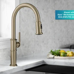Traditional Industrial Pull-Down Single Handle Kitchen Faucet in Brushed Gold