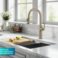 Traditional Industrial Pull-Down Single Handle Kitchen Faucet in Brushed Gold
