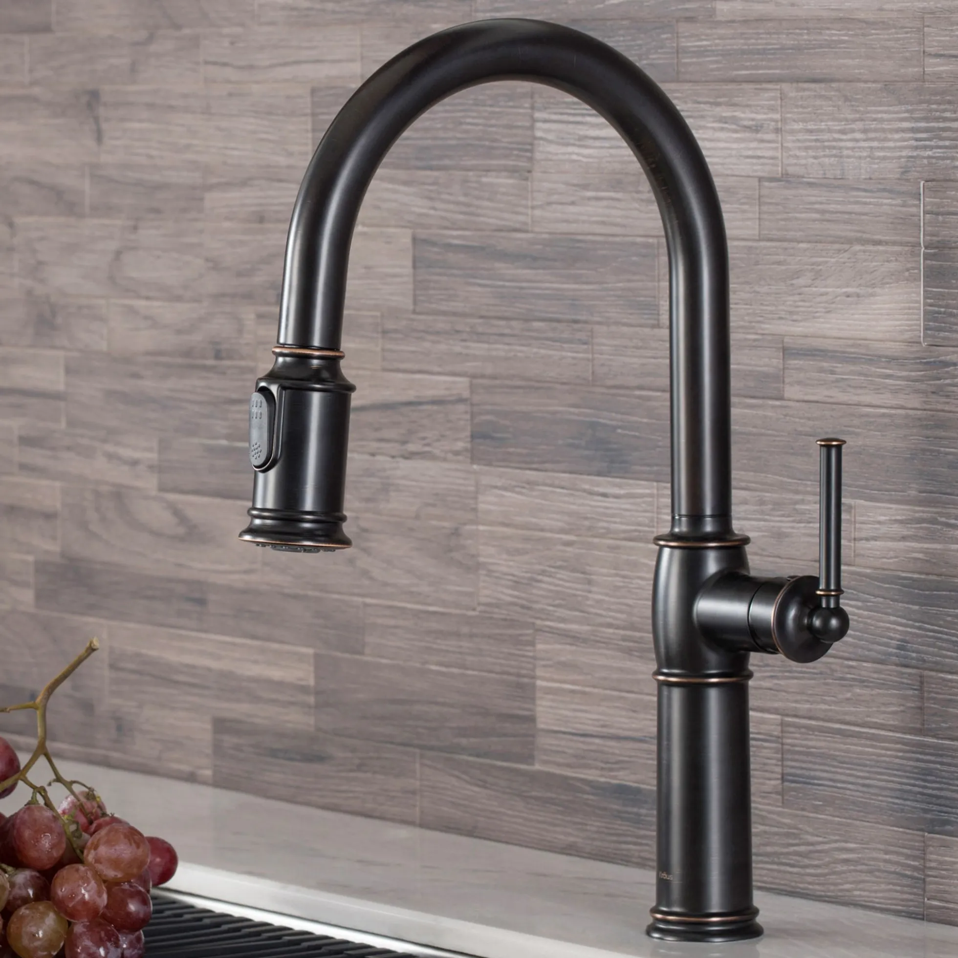 Traditional Single Handle Pull-Down Kitchen Faucet in Oil Rubbed Bronze