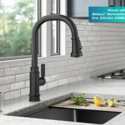 Transitional Industrial Pull-Down Single Handle Kitchen Faucet in Matte Black