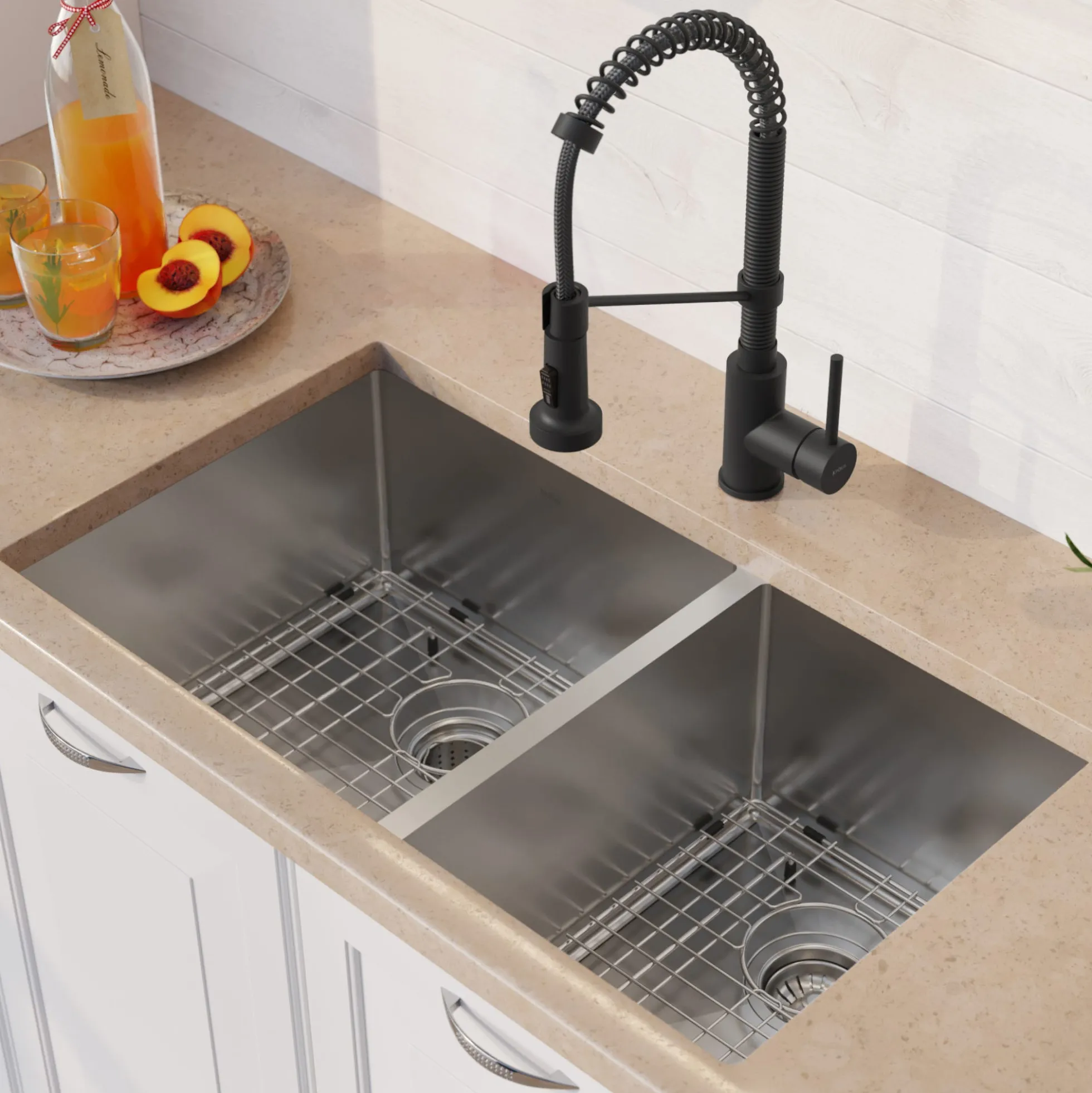 33" Undermount Kitchen Sink w/ Bolden Commercial Pull-Down Faucet and Soap Dispenser in Matte Black