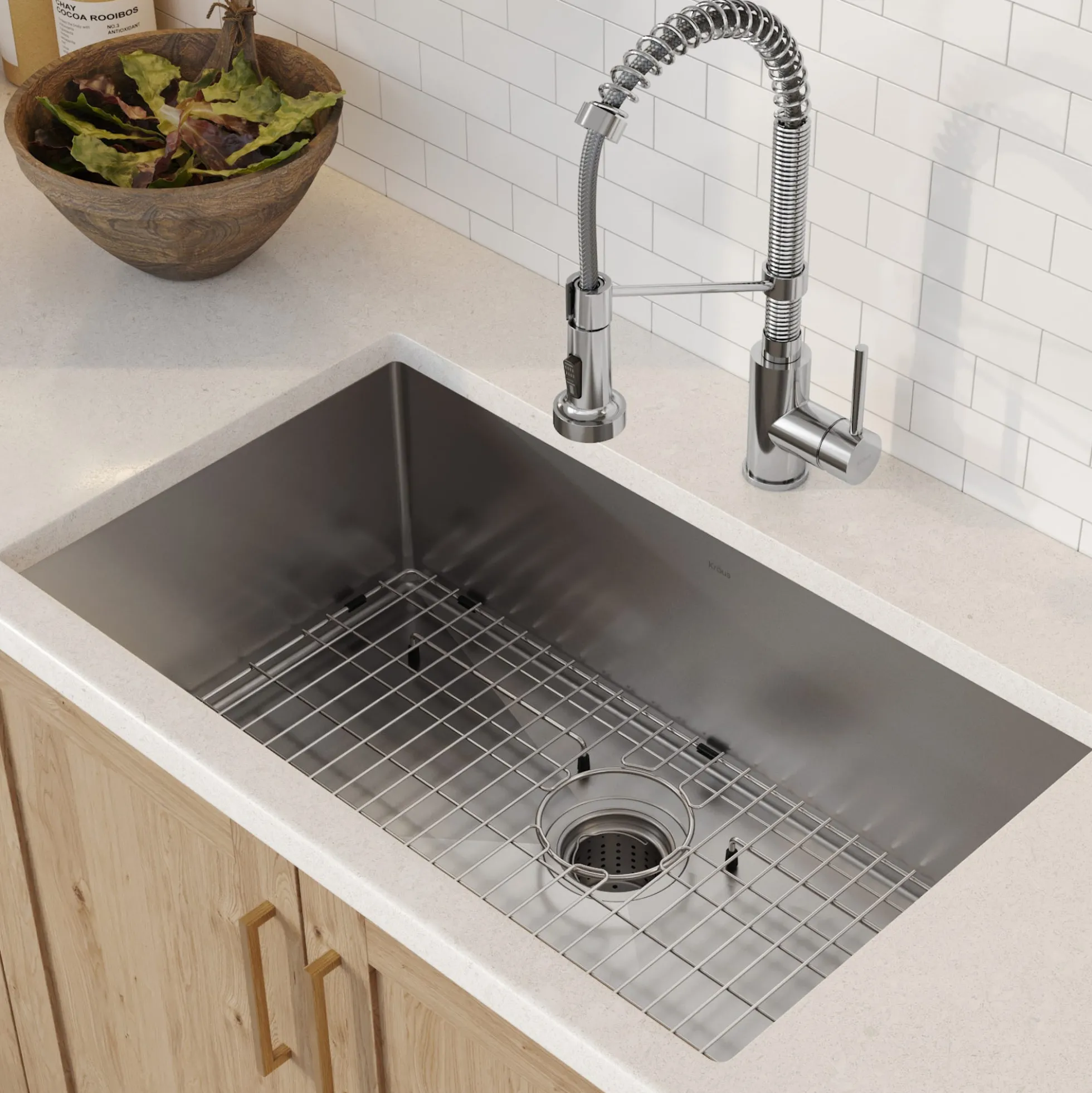 32" Undermount Kitchen Sink w/ Bolden Commercial Pull-Down Faucet and Soap Dispenser in Chrome