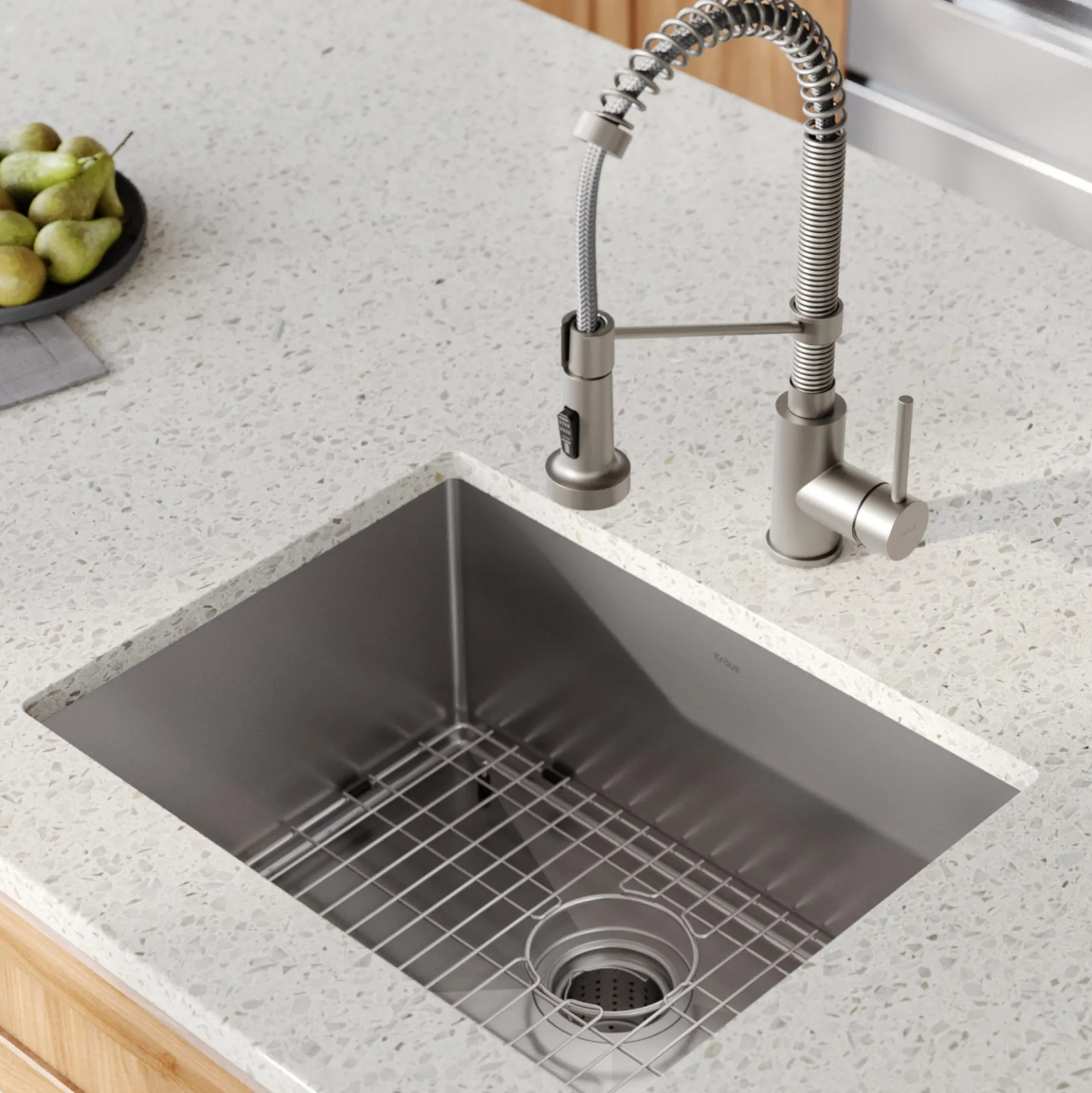 23" Undermount Kitchen Sink w/ Bolden Commercial Pull-Down Faucet and Soap Dispenser in Stainless Steel